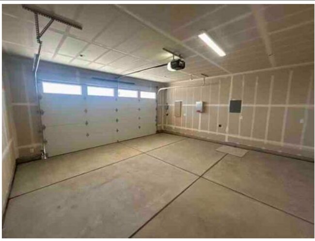 Building Photo - 6684 E Oslin Ave