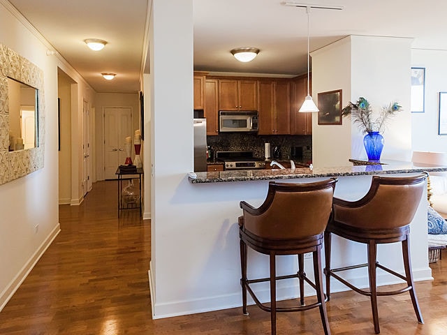 Building Photo - 450 E Waterside Dr