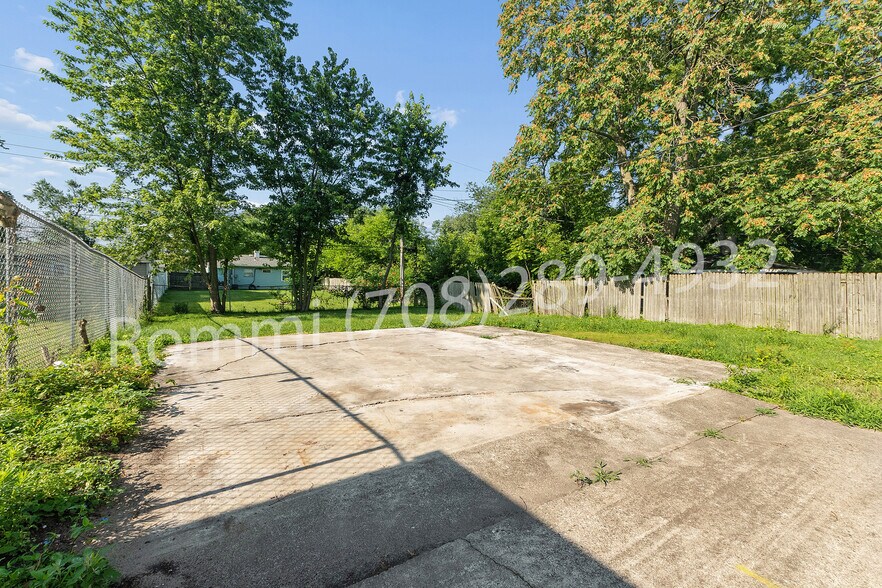 Building Photo - 3316 163rd St