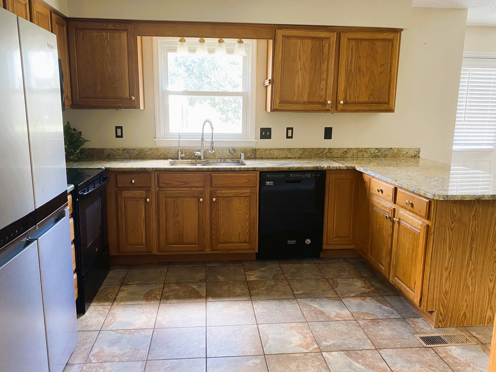 Building Photo - 3558 Winthrop Dr