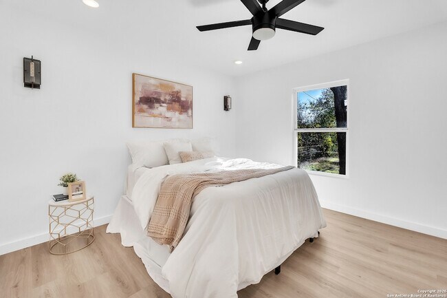 Building Photo - 1118 Shadwell Dr