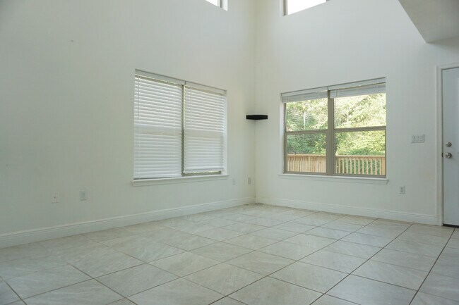 Building Photo - 127 Bronze Cir