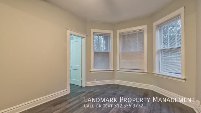 Building Photo - 2132 W Haddon-Unit 2