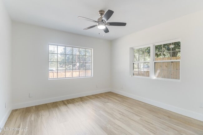 Building Photo - 175 St Charles Ave