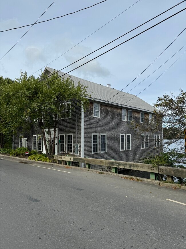 Building Photo - 3 Pond Rd