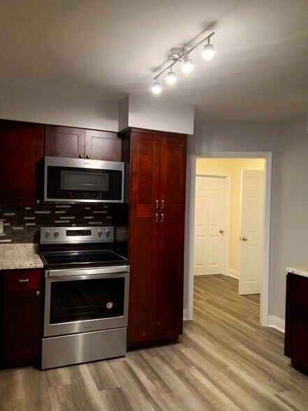 Building Photo - 484 Western Ave