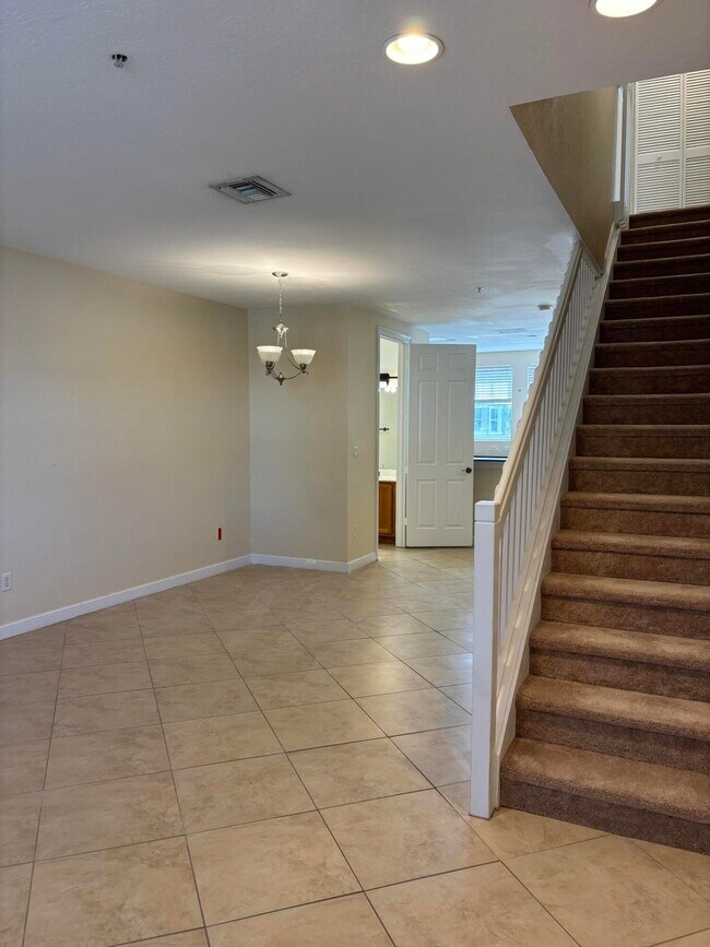 Building Photo - 590 Amador Ln