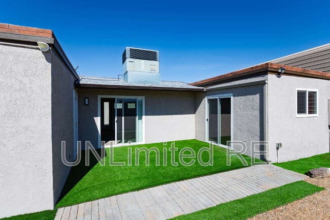 Building Photo - 2960 Star Dr