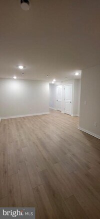 Building Photo - 242 Talucci Dr