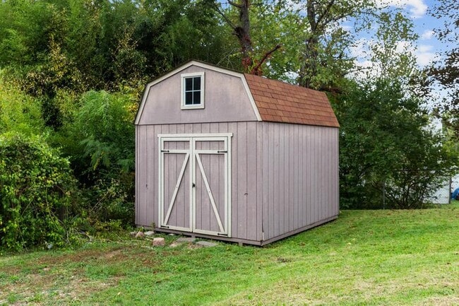 Building Photo - 1035 Woodland Trails Dr