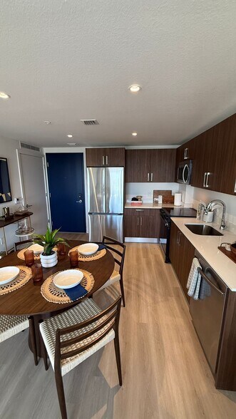 Building Photo - 951 NW 40th Ave