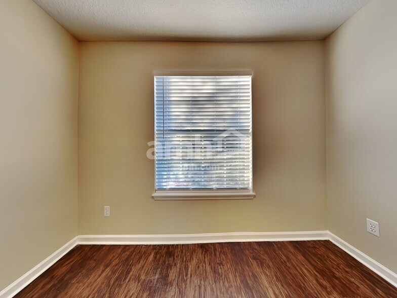 Building Photo - 8074 Shadwell Ct