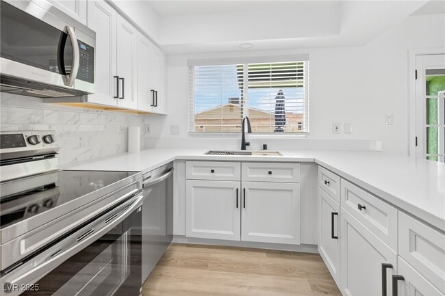 Building Photo - 405 Scenic Dr