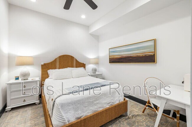 Building Photo - 5 Gadsdenboro St