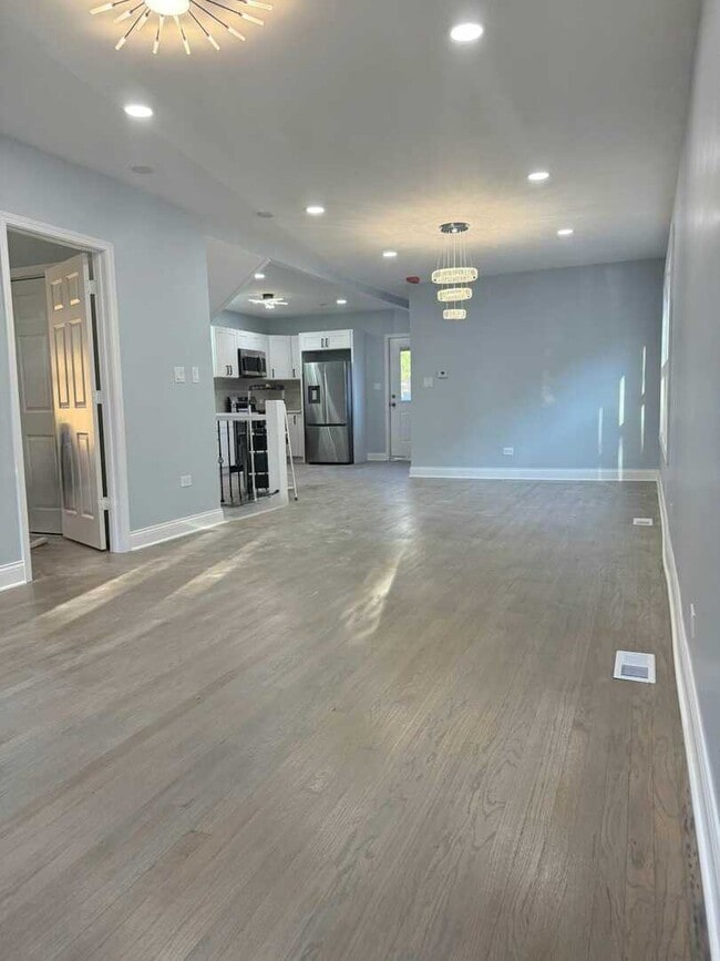 Building Photo - 10847 S Eggleston Ave