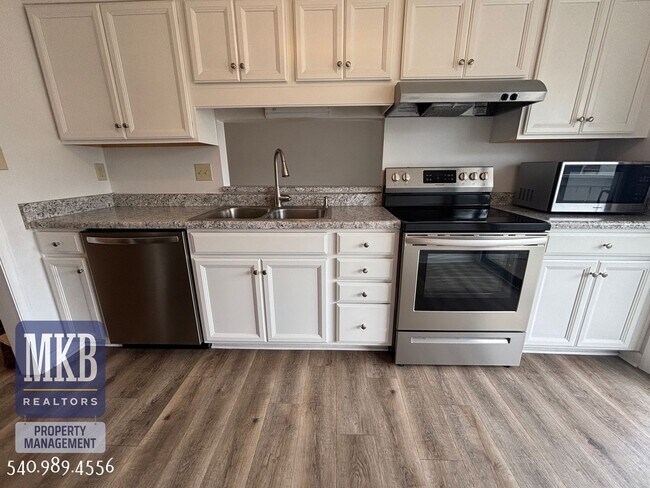 Building Photo - 2527 Gatehouse Ln
