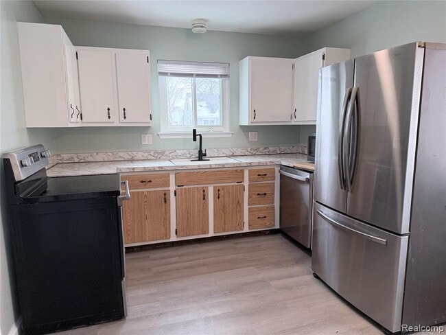 Building Photo - 166 W Coy Ave