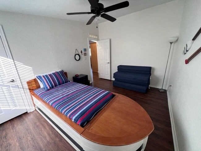 Building Photo - Fully furnished 3 BR Home Includes Utiliti...