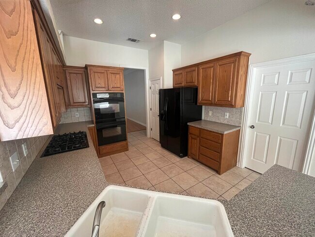 Building Photo - 4927 Legacy Dr