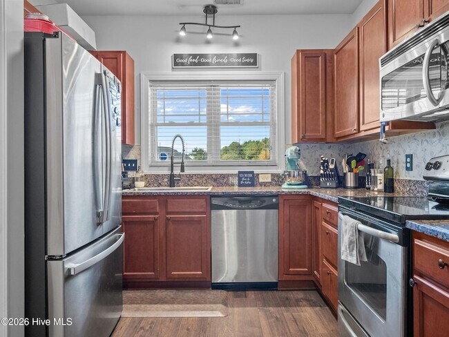 Building Photo - 305 Battery Park Ct