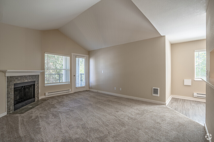 2BR, 2BA - 1052SF Living Room - Hampshire Downs