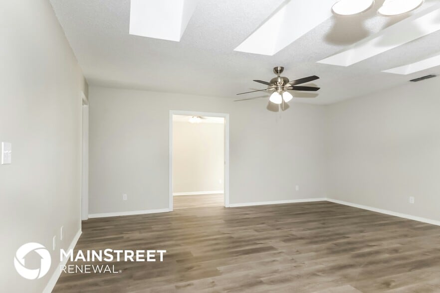 Building Photo - 2574 SW Monterrey Ln