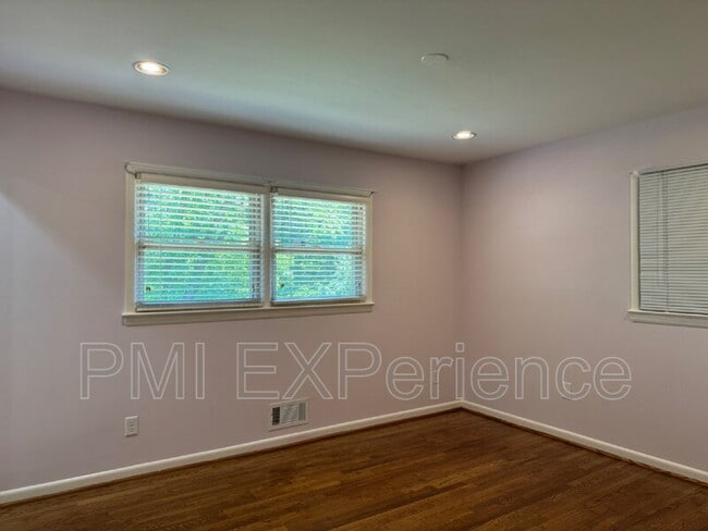 Building Photo - 3203 Amador Dr