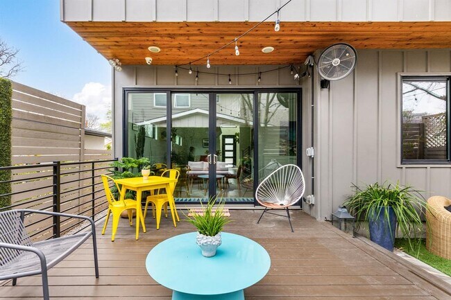 Building Photo - 1502 Waller St