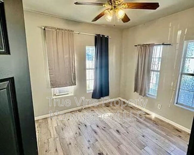 Building Photo - 622 S Navidad St