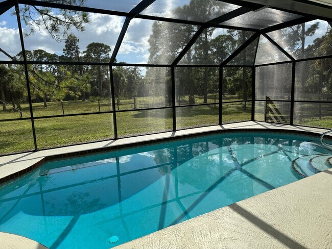 Building Photo - 242 Snyder Dr