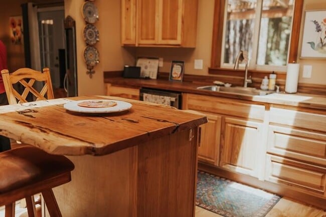 Building Photo - Sunlit Sanctuary in the Redwoods