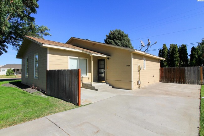 Building Photo - 2 Bed/1 Bath Central Richland Duplex