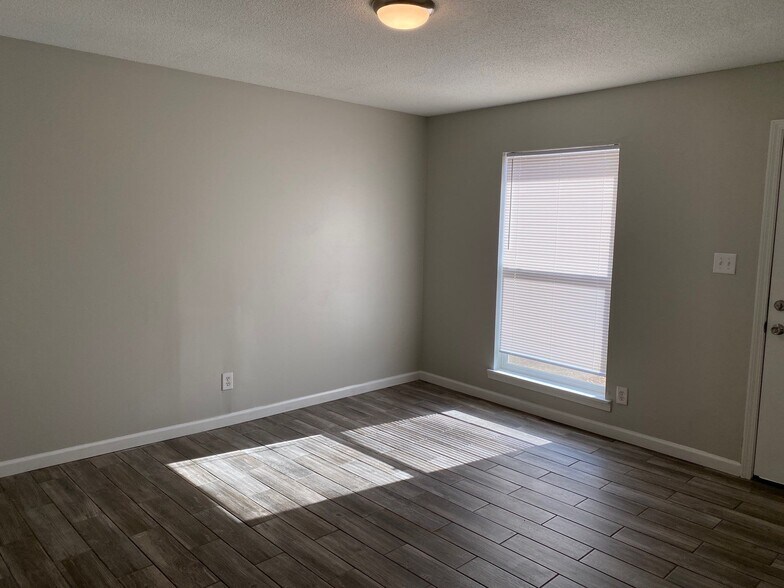 Building Photo - 19 Rolling Meadows Dr