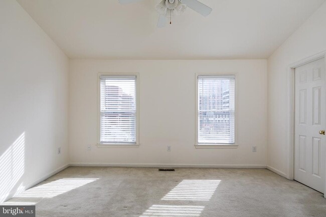 Building Photo - 1122 N Vernon St