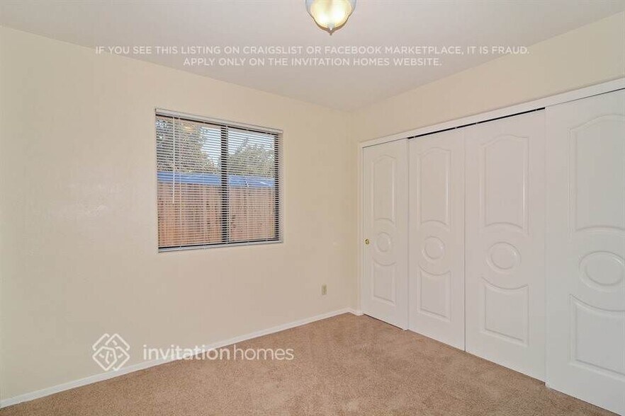 Building Photo - 7727 W Reade Ave