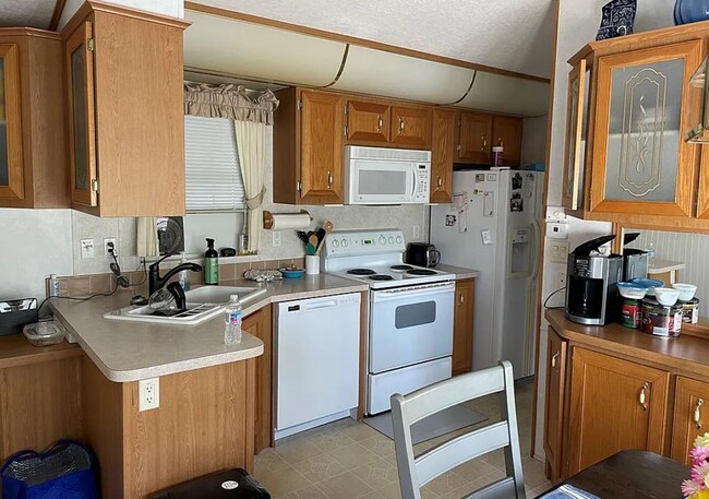 Building Photo - Fully Furnished 2 bedroom, 2 bathroom Home in Shelter Cove!