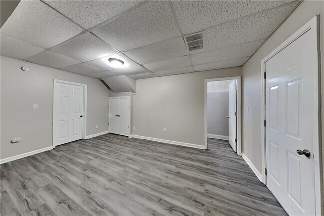 Building Photo - 4505 Laurie Ln SW