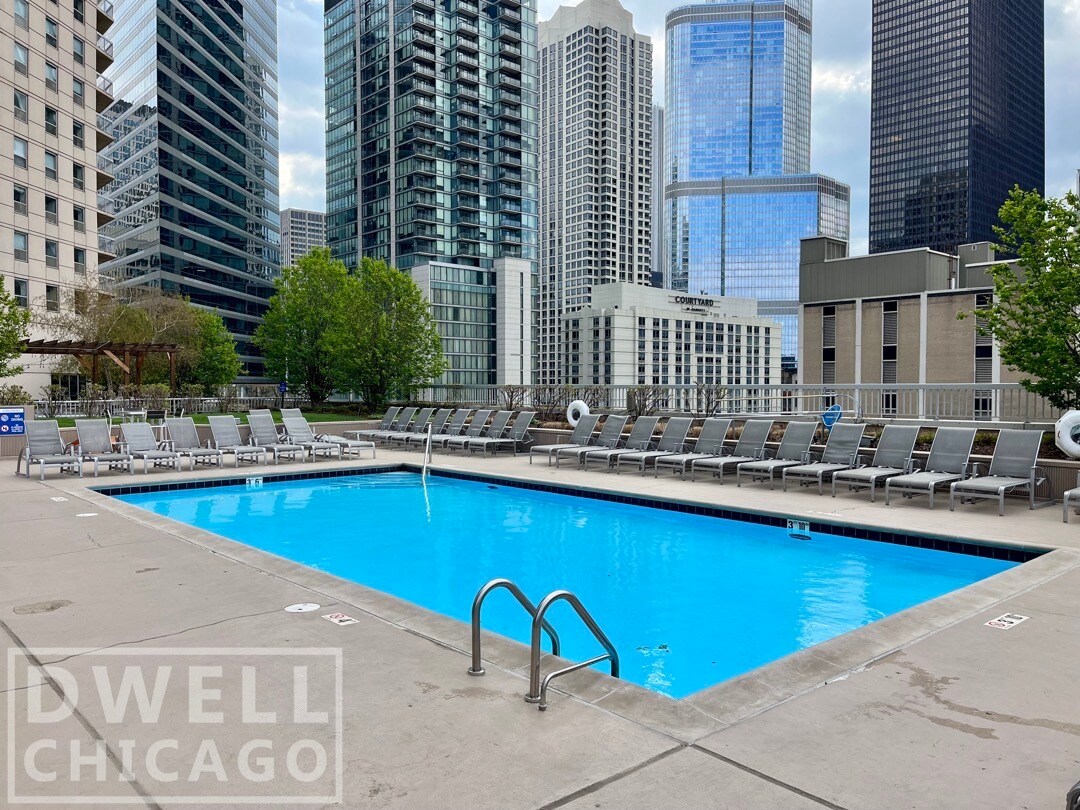 Building Photo - 545 N Dearborn St