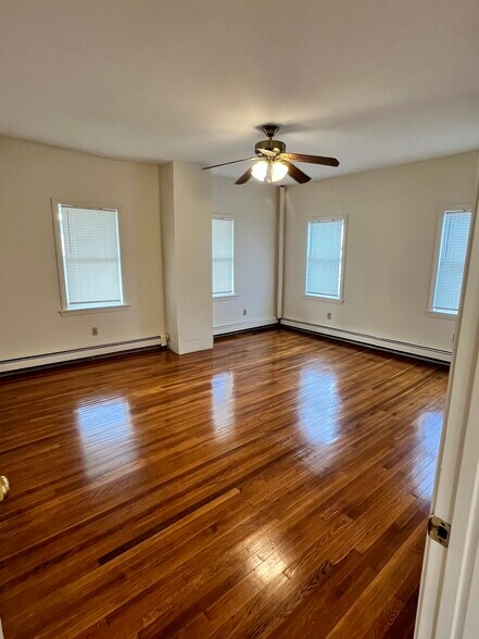 Building Photo - 8 Elm St