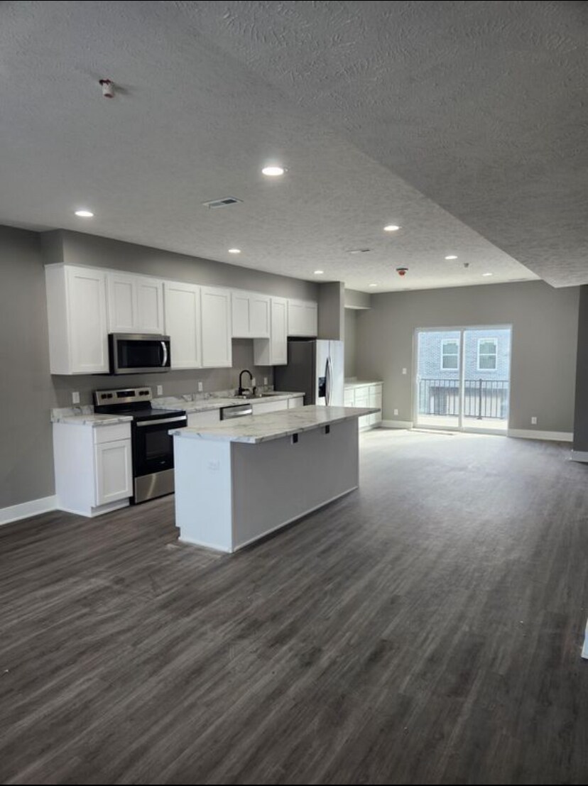 Building Photo - 2005 Franklin St