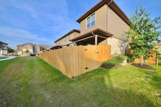 Building Photo - 2880 Donnell Dr