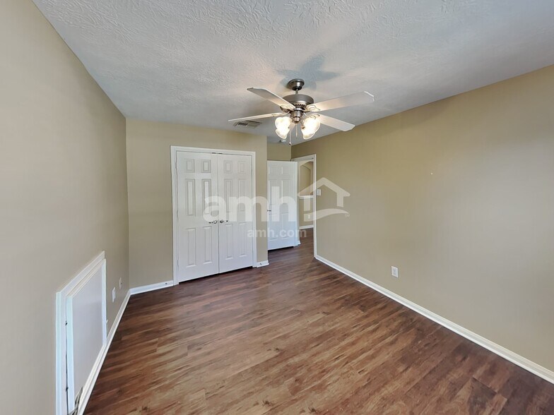 Building Photo - 25118 Auburn Terrace Dr