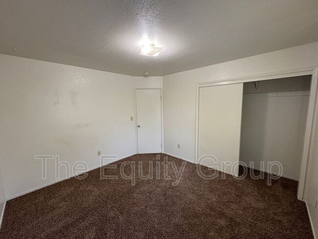 Building Photo - 2408 W Packwood Dr