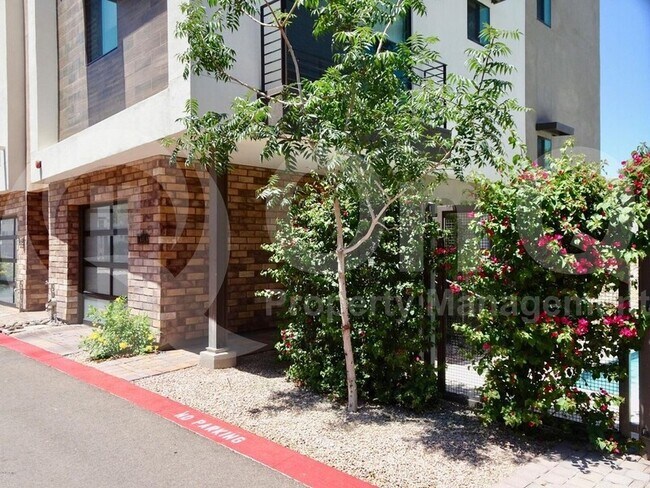 Building Photo - 3233 N 70th St