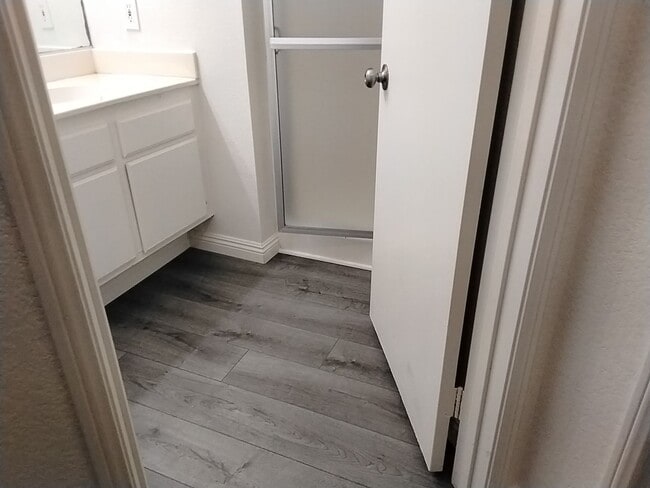 Building Photo - We know how important it is to come home to a relaxing and welcoming atmosphere! Beautiful 2 Bedr...