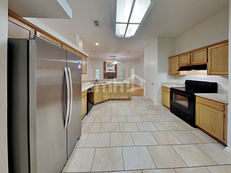 Building Photo - 2700 Darwin Ct