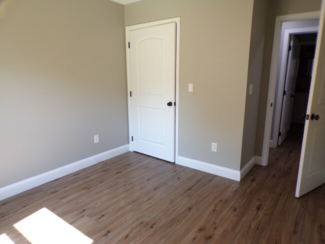 Building Photo - 533 Anton St