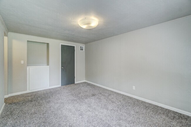 Building Photo - 712 Dakota St