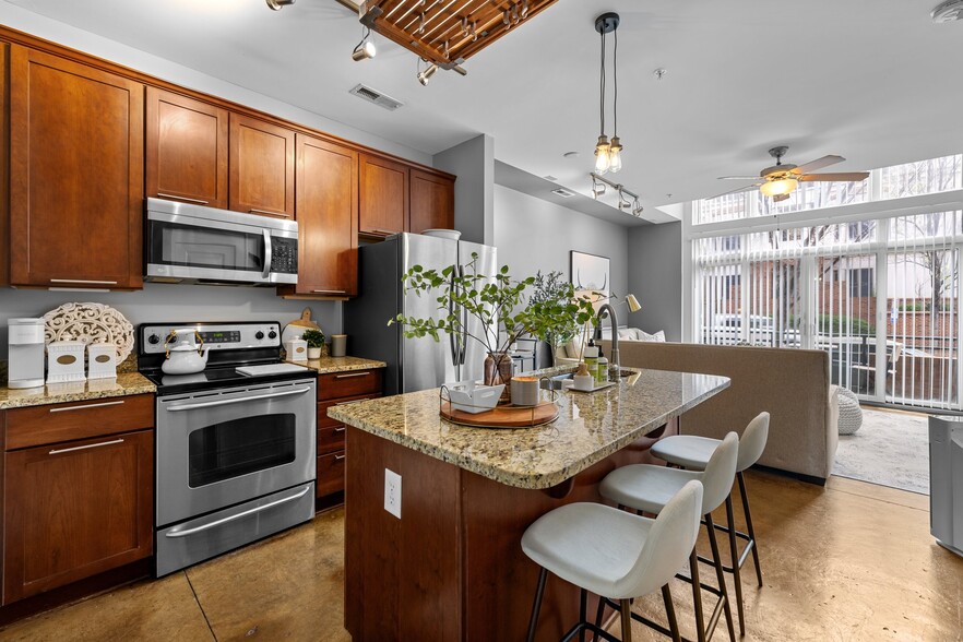 Building Photo - 444 S Blount St