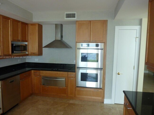 Building Photo - 3201 NE 183rd St